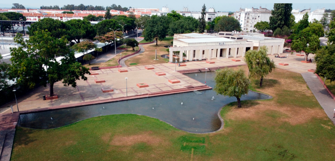 Jardins da Biblioteca requalificados. Projeto que vai ter implicações nas festas da cidade