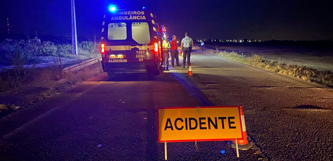 Colisão entre trator agrícola e ligeiro de mercadorias provoca um ferido em Benfica do Ribatejo