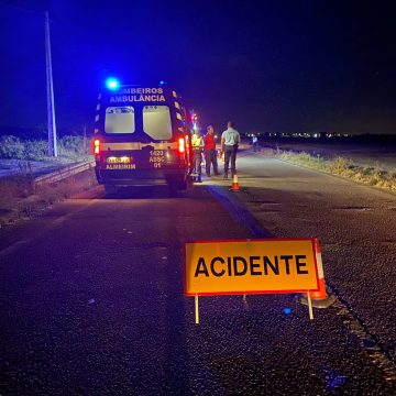 Colisão entre trator agrícola e ligeiro de mercadorias provoca um ferido em Benfica do Ribatejo