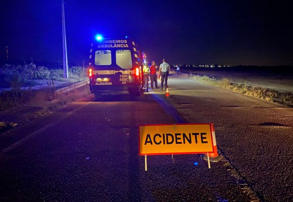 Colisão entre trator agrícola e ligeiro de mercadorias provoca um ferido em Benfica do Ribatejo