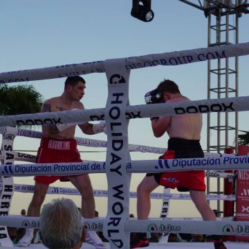 Yevhenii “Hurricane” Alekseev conseguiu mais uma vez uma vitória convincente no ringue de boxe em Espanha