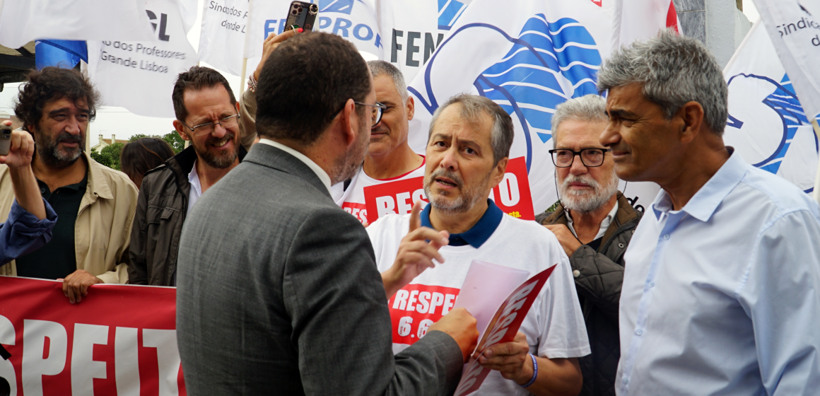 manifestação professores escola fazendas de almeirim