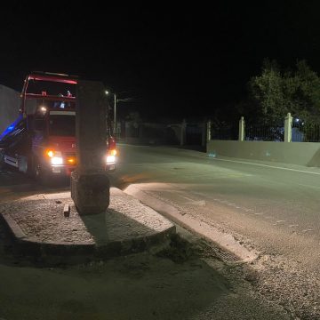 Despiste seguido de colisão com edifício na estrada entre Almeirim e Fazendas de Almeirim