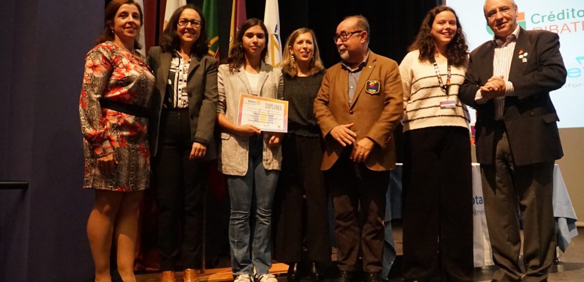 Rotary Club de Almeirim premeia três alunos e oferece oito bolsas de estudo