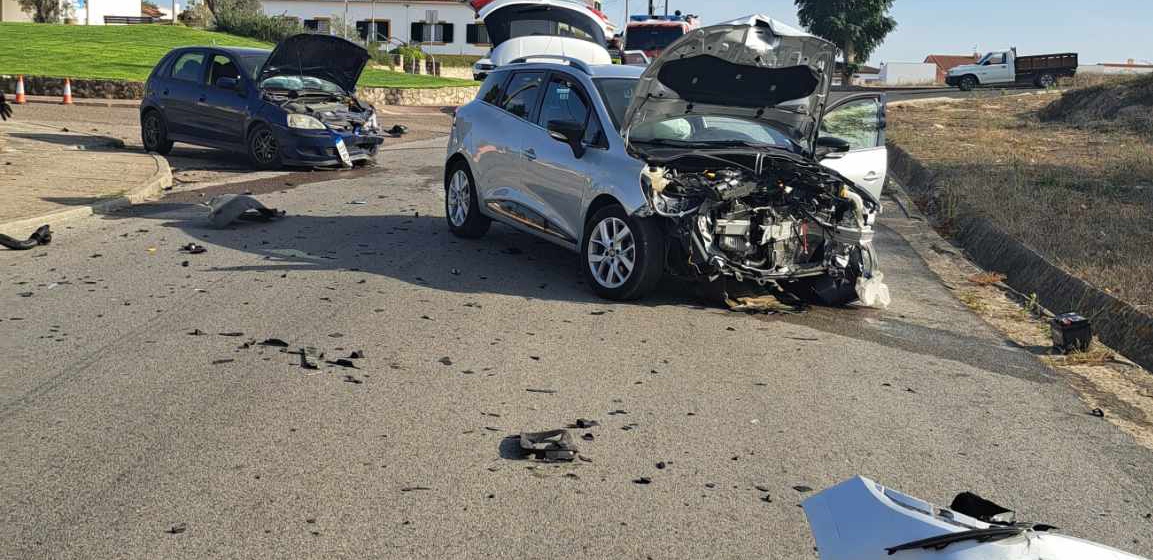 Acidente provoca quatro feridos em Benfica do Ribatejo