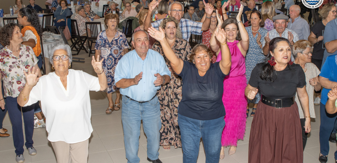 Terceira idade de Almeirim reúne-se em festa 