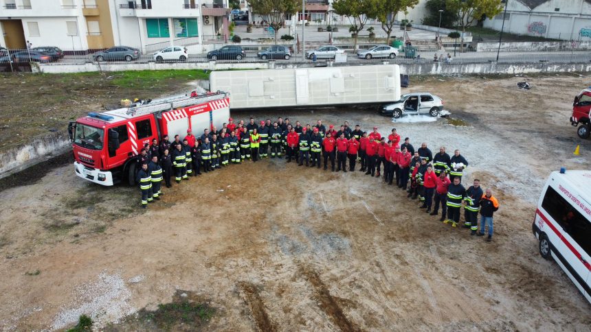 Exercício testa capacidade operacional com acidente de viação em Almeirim (c/vídeo)
