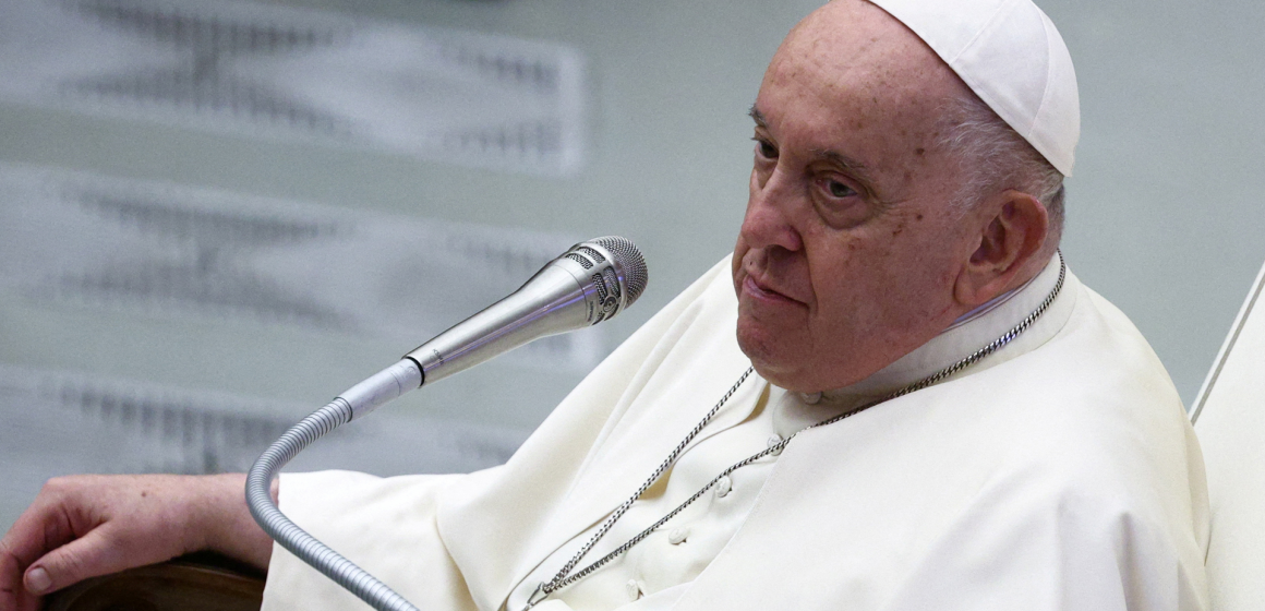 Papa: rumo ao Natal, valorizar o silêncio e a sobriedade, inclusive nas redes sociais