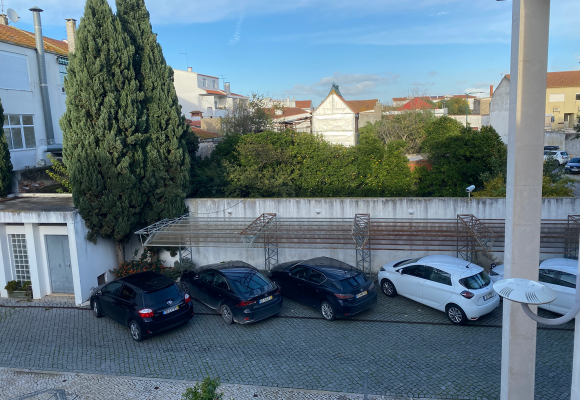 Autarquia de Almeirim compra terreno junto aos Paços do Concelho para alargar estacionamento