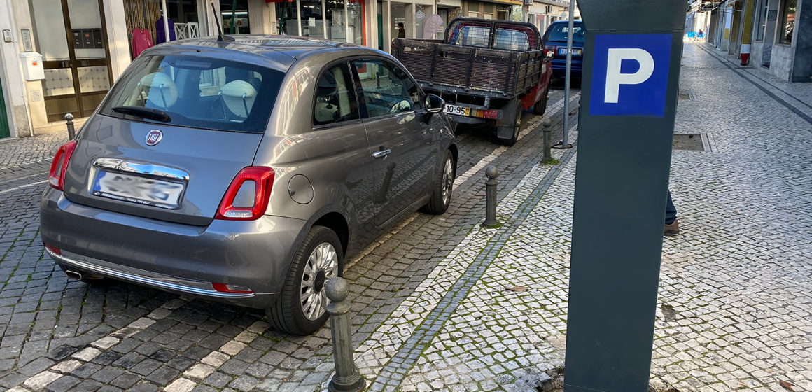 Moradores sem garagem podem pedir ‘cartão residente’ para a área de estacionamento limitado