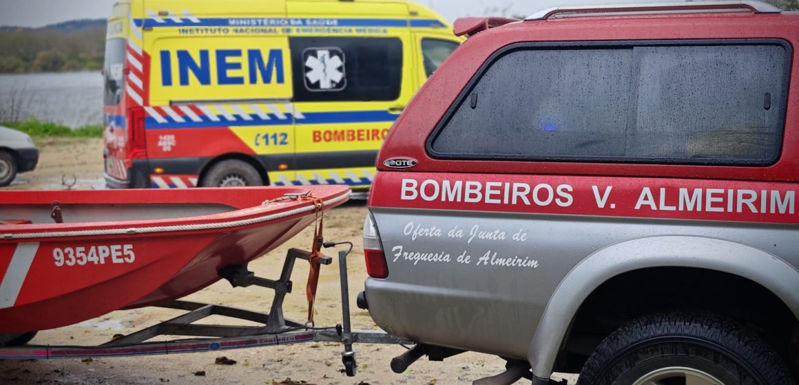 Bombeiros de Almeirim resgatam homem do Rio Tejo