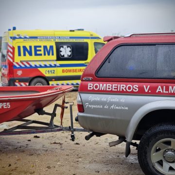 Bombeiros de Almeirim resgatam homem do Rio Tejo