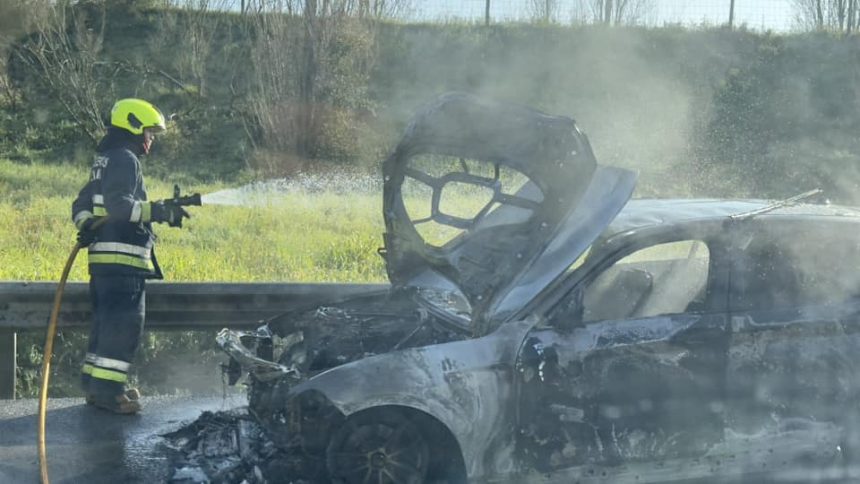 Carro arde no IC10