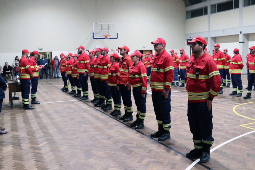 Bombeiros Voluntários de Almeirim promovem 15 operacionais (c/fotos)