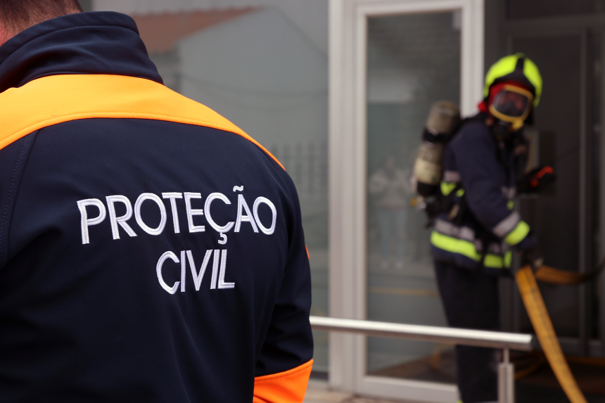 Simulacro de incêndio testou operacionalidade e medidas de emergência no Tribunal de Almeirim (c/fotos)