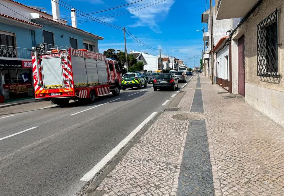 Colisão entre moto e ligeiro de passageiros provoca um ferido em Almeirim