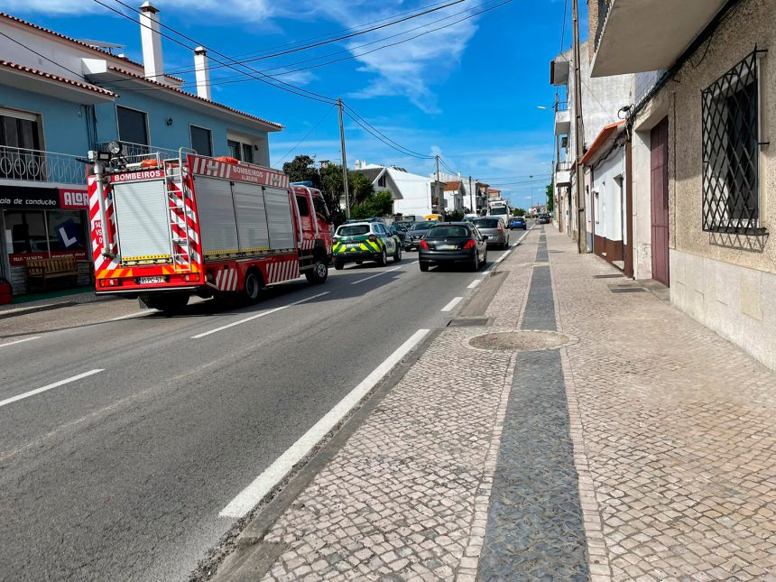 Colisão entre moto e ligeiro de passageiros provoca um ferido em Almeirim