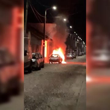 Carro arde durante a madrugada em Almeirim (c/vídeo)