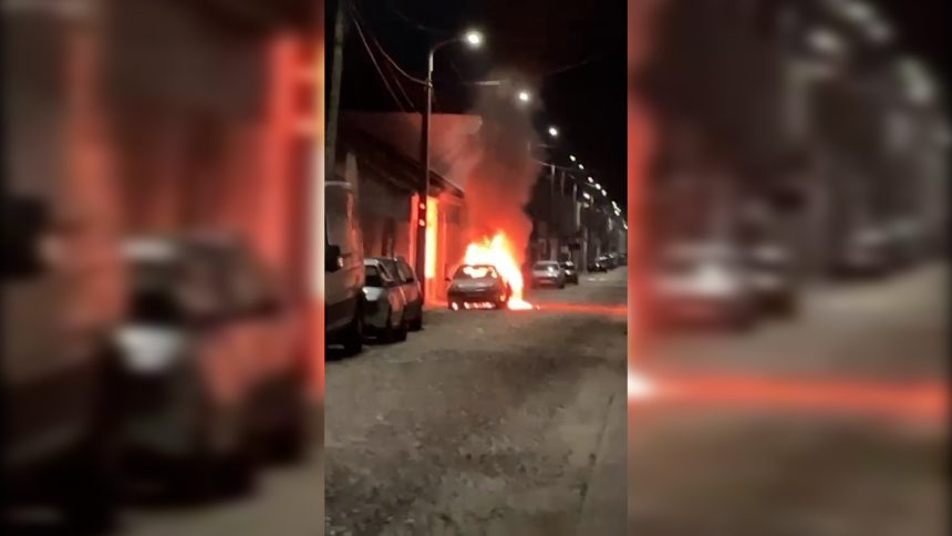 Carro arde durante a madrugada em Almeirim (c/vídeo)