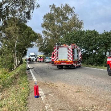 Acidente com dois ligeiros de passageiros e um de mercadorias cortam estrada