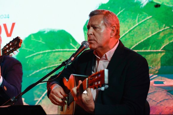 Fadista João Chora apresenta ‘Roda da Vida’ no Cine Teatro de Almeirim