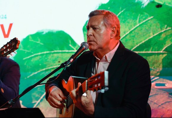 Fadista João Chora apresenta ‘Roda da Vida’ no Cine Teatro de Almeirim