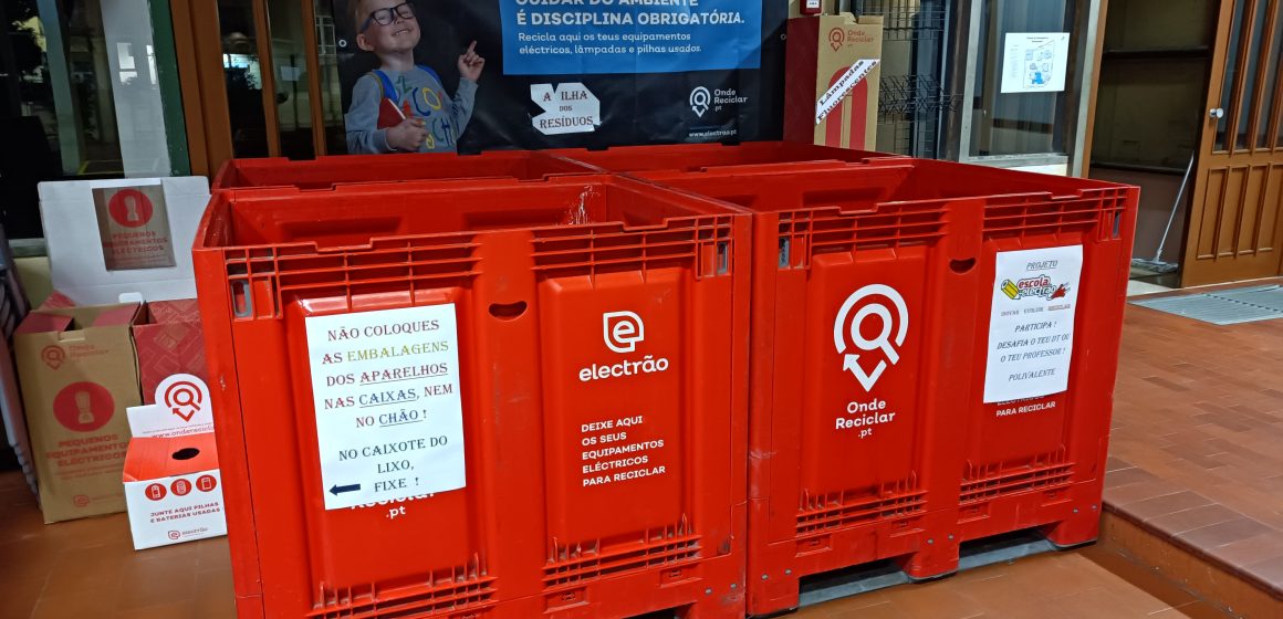 21 escolas da região recolhem pilhas, lâmpadas e equipamentos elétricos para reciclagem   