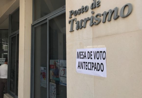 Almeirinenses votam antecipadamente