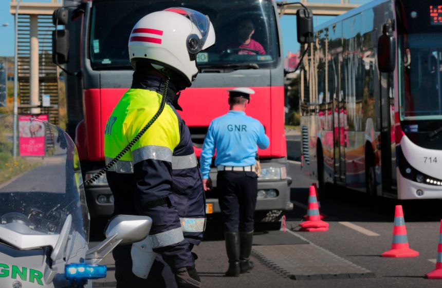 Camionista detido por utilização de cartão de tacógrafo alheio