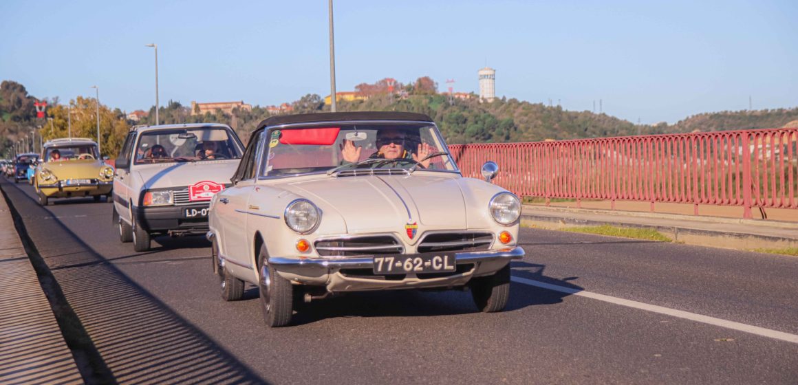 Passeio de carros clássicos passou por Almeirim