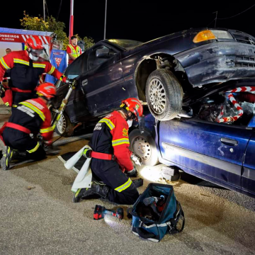 Bombeiros de Almeirim promovem simulacro de consciencialização para os perigos na estrada