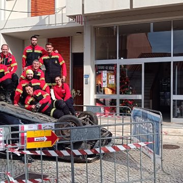 Bombeiros de Almeirim promovem simulacro para alertar população para os perigos da estrada (c/fotos)