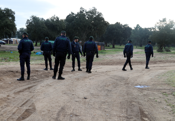 GNR realiza operação no acampamento junto ao campo da feira de Almeirim (c/fotos)