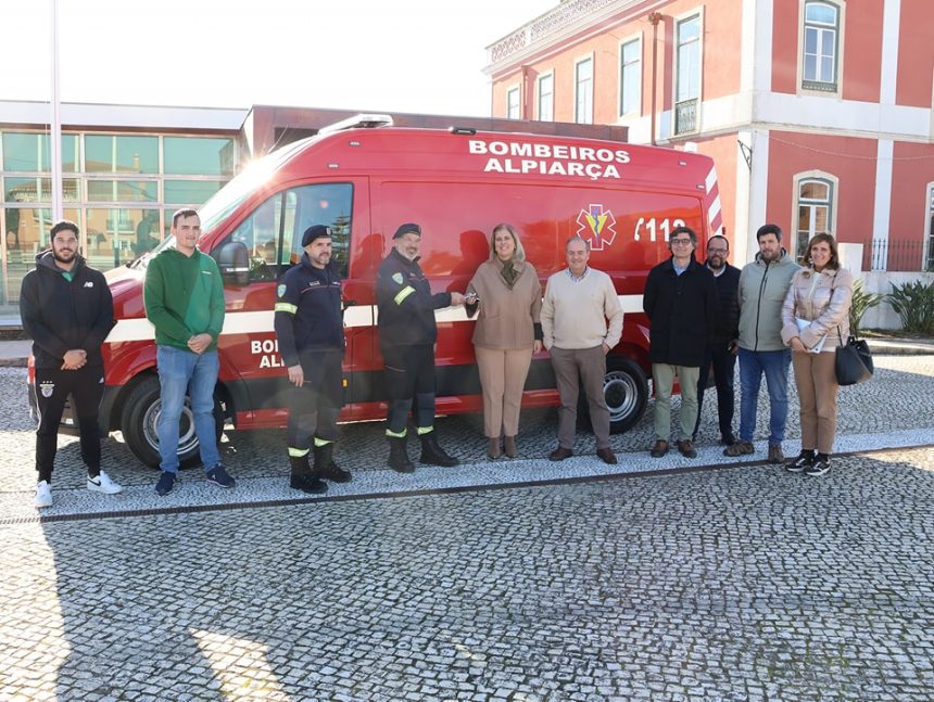 Bombeiros de Alpiarça com nova ambulância de socorro
