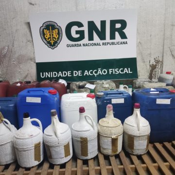 Almeirim no centro de operação da GNR que apreendeu centenas de litros de bebidas alcoólicas