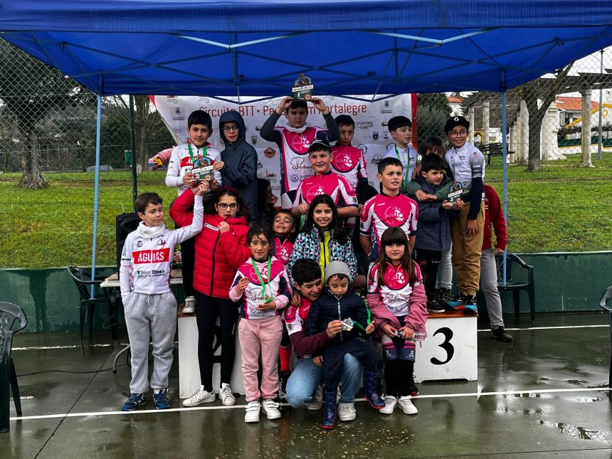 Escola 20km de ciclismo de Almeirim ganha coletivamente