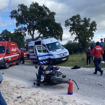 Colisão entre duas motos provoca dois feridos, um deles grave 