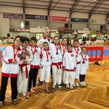 Centro de Karaté Shotokan de Benfica do Ribatejo com vários pódios em Almeirim e Alcabideche