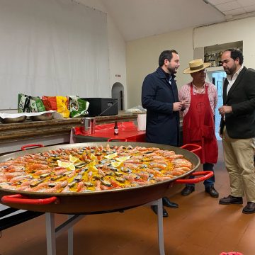 Perto de duas centenas de pessoas presentes na paelha solidária de angariação de fundos para Maria Clara