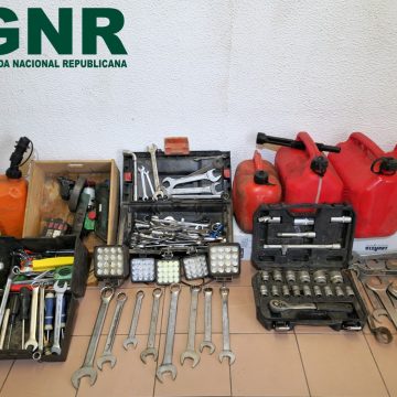 Cinco homens presos por roubos