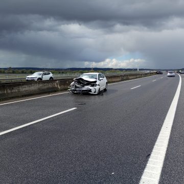 Dois acidentes quase em simultâneo condicionam trânsito na ponte Salgueiro Maia