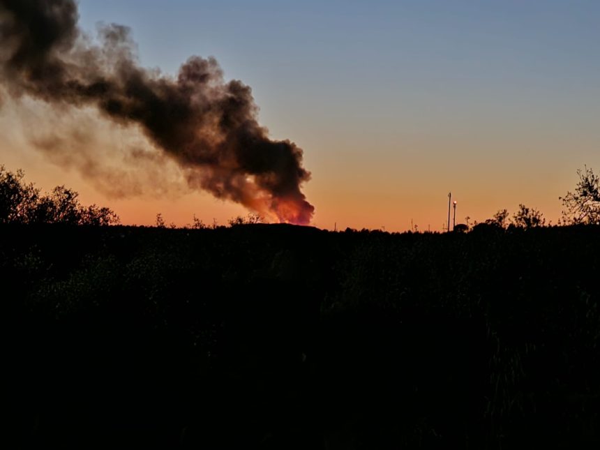 Aterro ainda arde e não se sabe quando fica apagado