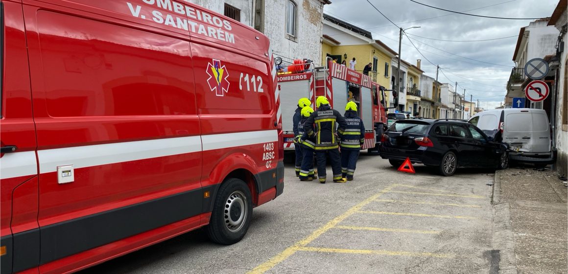 Colisão aparatosa provoca um ferido em Almeirim