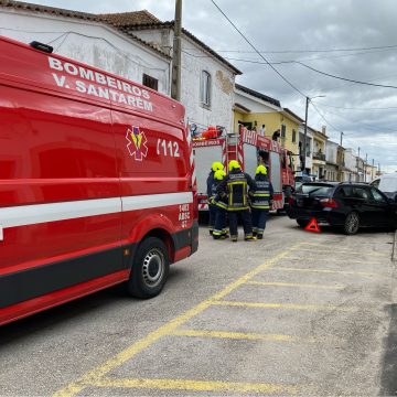 Colisão aparatosa provoca um ferido em Almeirim