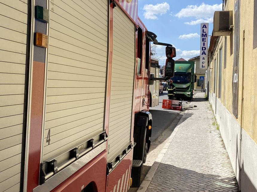 Distribuidor de pizza ferido em colisão em Almeirim