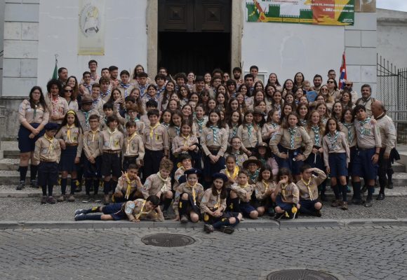 Escuteiros organizam caminhada