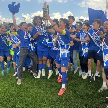 Campeões: U. Almeirim recebe taça e faixas