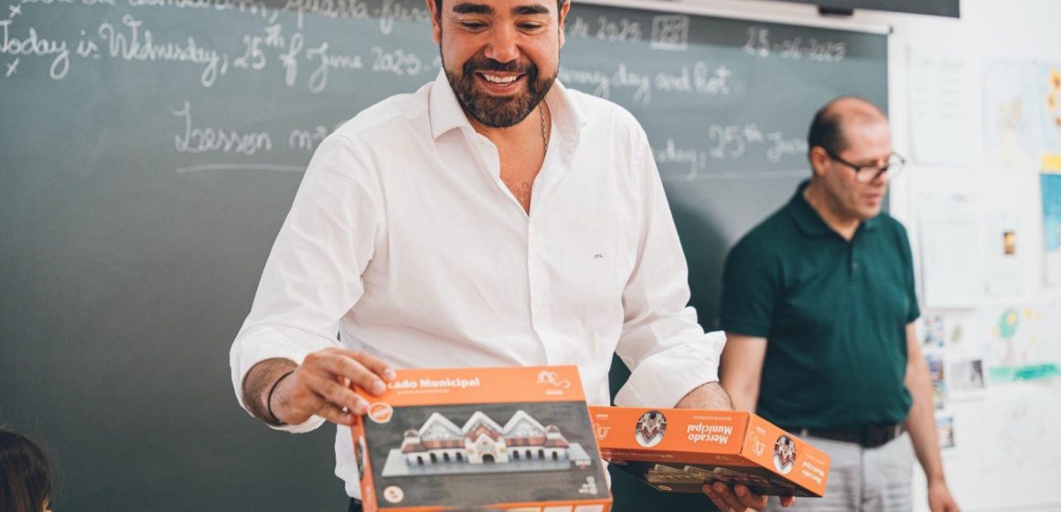 Santarém oferece presente alusivo ao Mercado Municipal a crianças do Pré-Escolar e 1.º Ciclo
