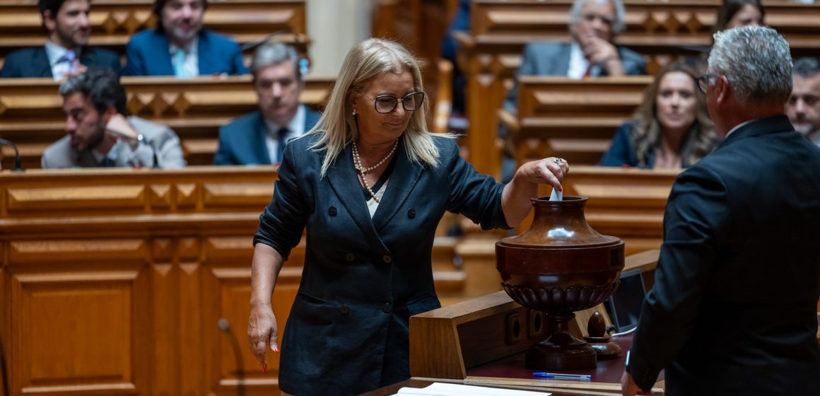 Deputada de Almeirim toma posse na Assembleia da República pela primeira vez