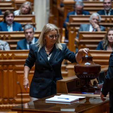 Deputada de Almeirim toma posse na Assembleia da República pela primeira vez